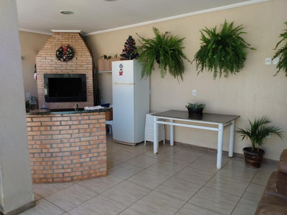 Edicula Com Um Quarto Banheiro E Piscina E Lazer Foz do Iguaçu Exteriör bild